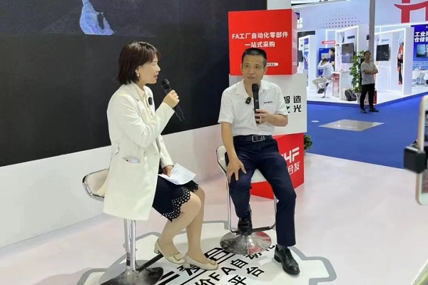 現場直播，暢談發展